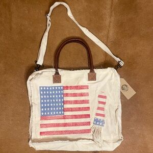The barrel shack “Armstrong” tote bag with American flag with leather straps